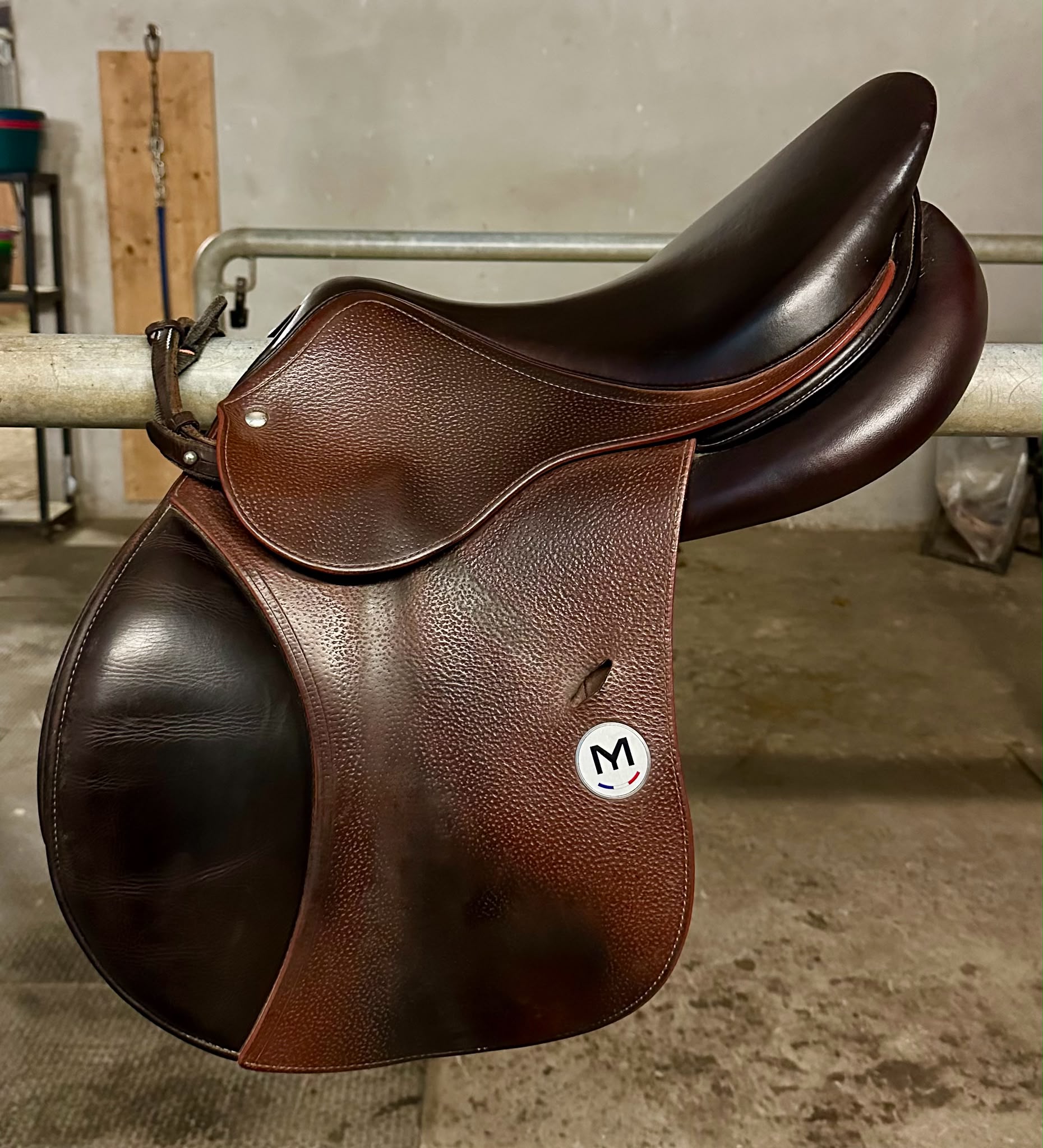 Springsattel Meyer Selles PONANT in Cognac, Seitenansicht
